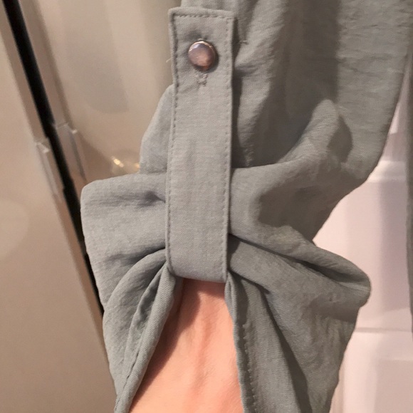 Light green blouse - Picture 2 of 4